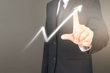 İşadamı, işinde grafik büyümesi ve grafik artışı için olumlu göstergeler planlıyor