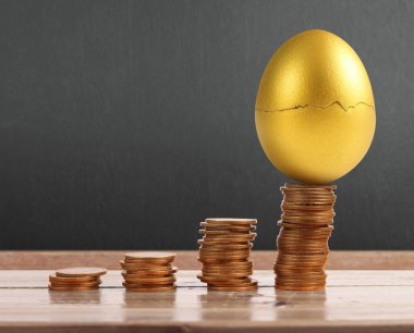 Yatırım hisse senedi altın yumurta konsepti