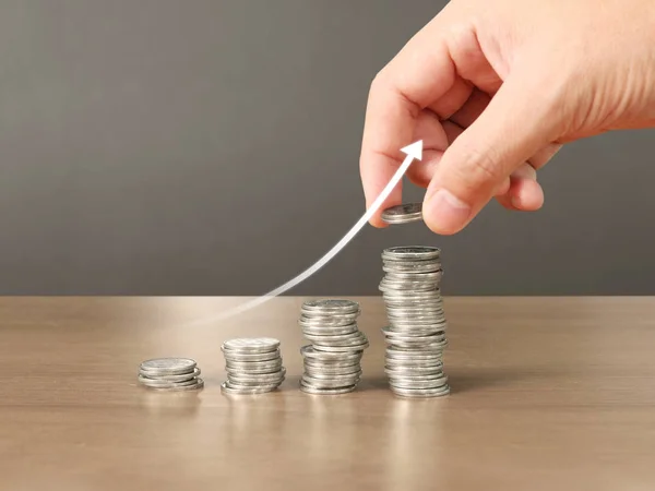 Mänsklig Hand Att Sätta Mynt Till Pengar Affärsidéer — Stockfoto