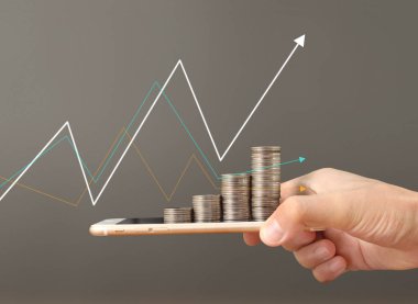 Elinizdeki akıllı telefona dokunun