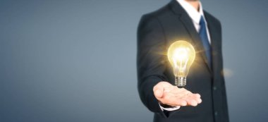 Aydınlatılmış ampulün, yenilikçi ilhamın eli.