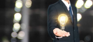 Aydınlatılmış ampulün, yenilikçi ilhamın eli.