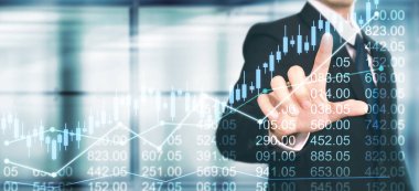 İş adamı planında grafik artışı artışı pozitif göstergesi