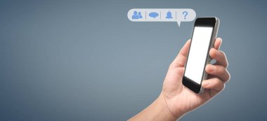 smartphone aygıt tutarak ve ekran dokunaklı adam el