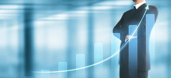İş adamı planında grafik artışı artışı pozitif göstergesi