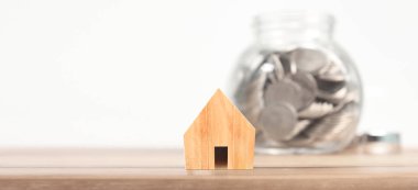 Ev Modeli ahşap alanda. Ev, Konut ve Gayrimenkul.