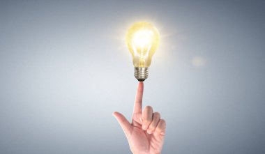 Aydınlatılmış ampulün, fikrin, yeniliğin ilham kaynağı