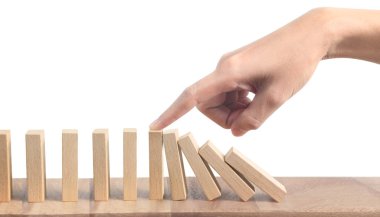 El ve Domino etkisi benzersiz bir şekilde durdu.
