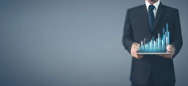 İş adamı grafik büyümesi ve grafik artışı