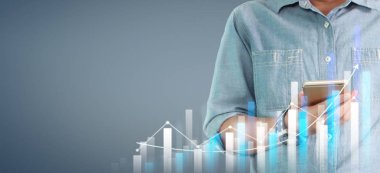 El ele tutuşan akıllı telefon cihazı ve dokunaklı ekran. Hisse senedi.