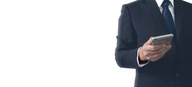 smartphone aygıt tutarak ve ekran dokunaklı adam el