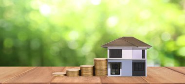 Ev modeli ve madeni paralar. Konut ve Emlak kavramı. ev işi fikri