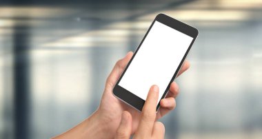 El ele tutuşan akıllı telefon aygıtı ve ekrana dokunma