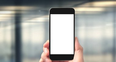 El ele tutuşan akıllı telefon aygıtı ve ekrana dokunma