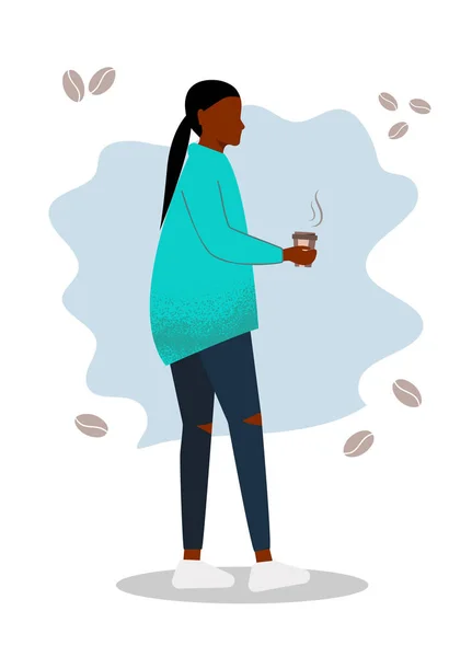 Glada afroamerikansk kvinna dricka smaksatt kaffe. Leende kvinna som håller en kopp kaffe med ånga. Kvinna som njuter av kaffe. Vektor tecknad illustration. Fyrkantig layout. — Stock vektor