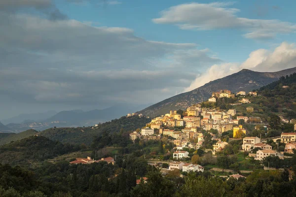 Mountain vllage av Oletta i regionen Nebbio i norra Corsi — Stockfoto