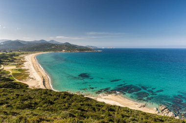 Turkuaz Akdeniz Corsica'deki / daki Losari plajda