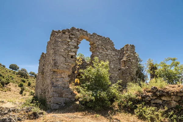 Rovine abbandonate nel villaggio abbandonato di Case Nove in Corsica — Foto Stock