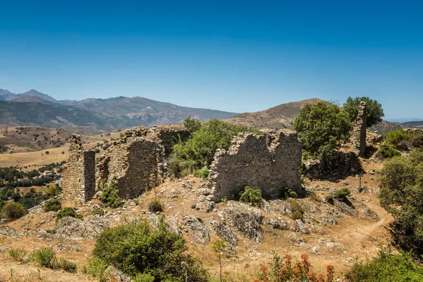 Ruiny opuszczonych w opuszczonej wsi z Case Nove na Korsyce — Zdjęcie stockowe