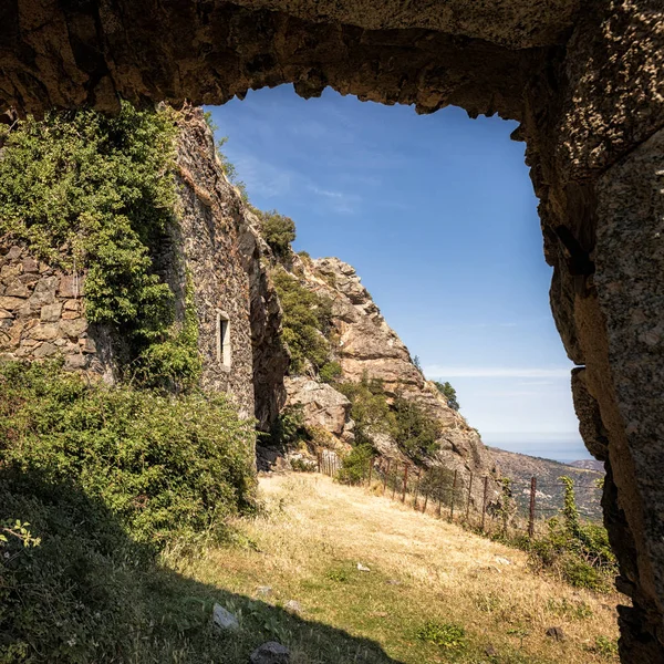 Entrée de la maison du bandit au-dessus de Feliceto en Corse — Photo