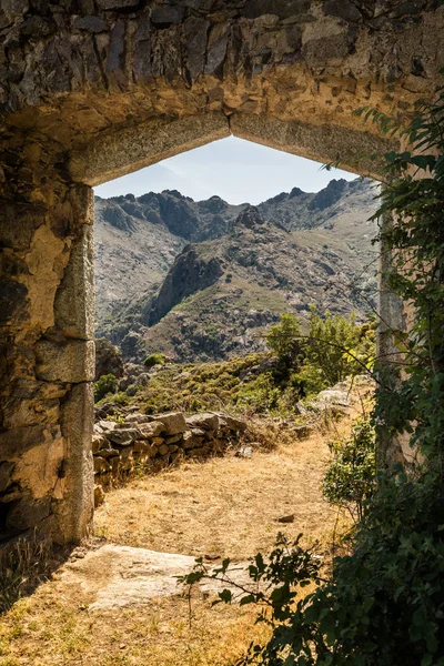 Entrance to "La maison du bandit" above Feliceto in Corsica — Stock Photo, Image