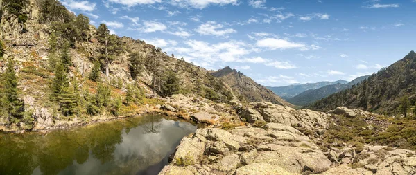 Sjön vid Paglia Orba i bergen i Corsica — Stockfoto