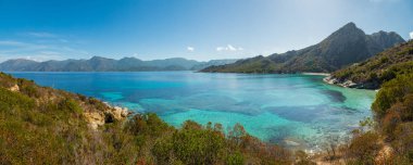 Panoramik çöl des Agriates Corsica'deki / daki sahil şeridi