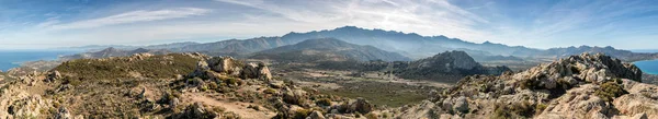 Vista panorámica del Monte Grosso y las montañas de Córcega — Foto de Stock