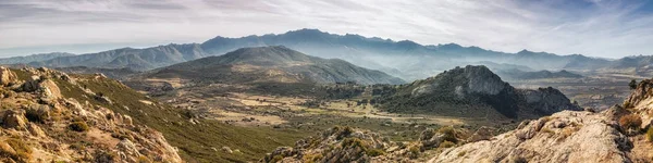 Vista panoramica del Monte Grosso e delle montagne della Corsica — Foto Stock