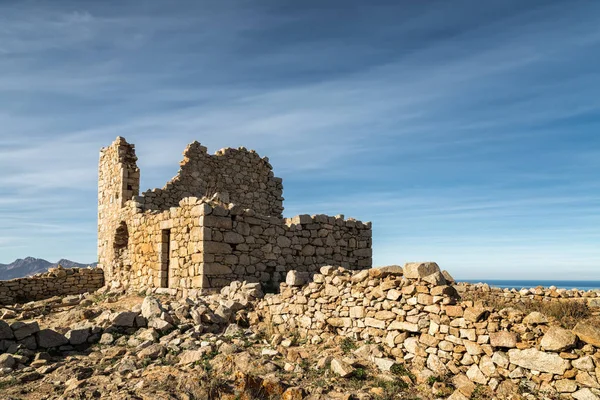 Edifício de pedra em ruínas em Occi, na Córsega — Fotografia de Stock