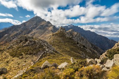 Monte Parteo Corsica bölgesinin Balagne dağlarında