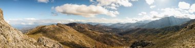 Corsica'deki / daki Olmi Cappella Vadisi panoramik manzaralı