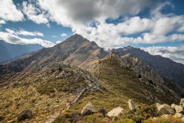 Monte Parteo Corsica bölgesinin Balagne dağlarında