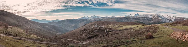 Vista panoramica delle montagne dell'Asco e del Monte Padru in Corsica — Foto Stock