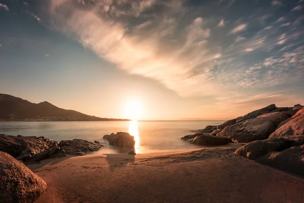 Sunset on sandy Algajola beach in Corsica — Stock Photo, Image