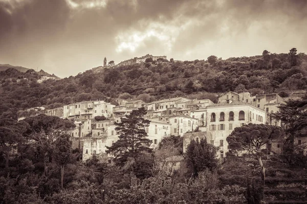 Vesnice Ville di Paraso a Speloncato na Korsice — Stock fotografie