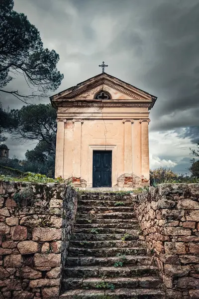 Stone mausoleum in Ville di Paraso in Corsica — Stock Photo, Image