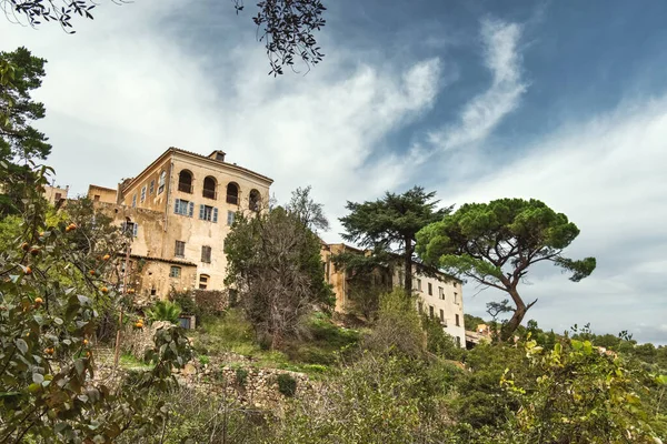 Hillside village of Ville di Paraso in Corsica — 图库照片