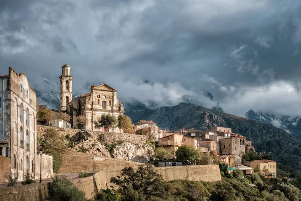 Korsika 'daki Montemaggiore Köyü