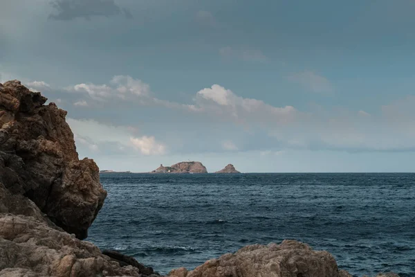 Red rock of Ile Rousse in Corsica — Stock Photo, Image