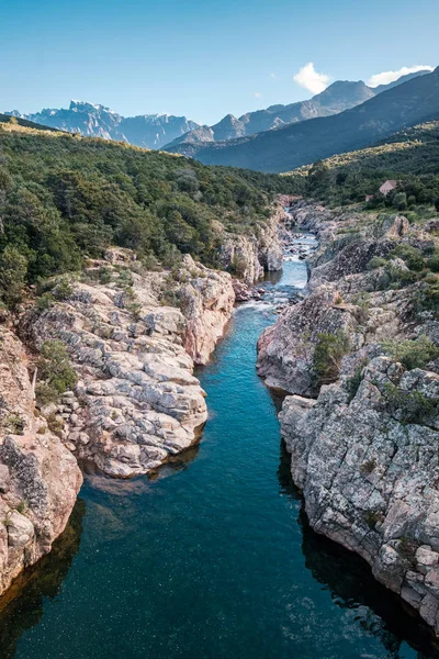 Floden Fango på Korsika och berget Paglia Orba — Stockfoto