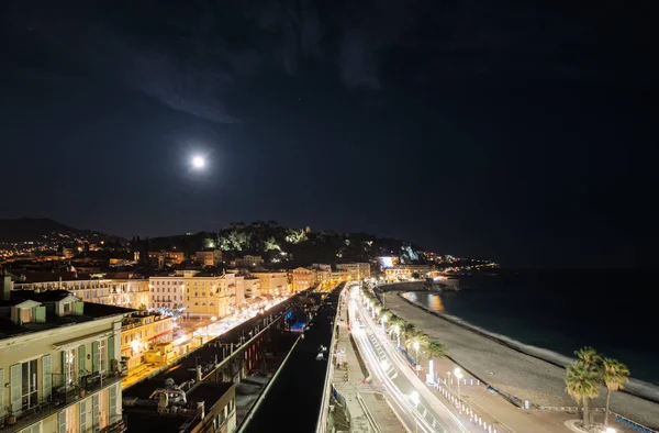 Luna llena sobre el casco antiguo de Niza —  Fotos de Stock