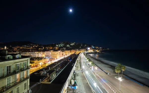 Luna llena sobre Promenade des Anglais en Niza —  Fotos de Stock