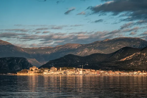 Malam sinar matahari di St Florent di Korsika — Stok Foto
