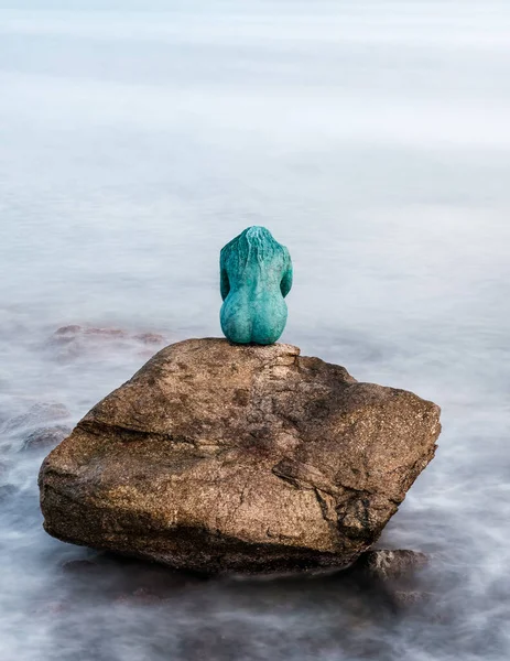 Bronze-Meerjungfrau-Skulptur auf Korsika — Stockfoto