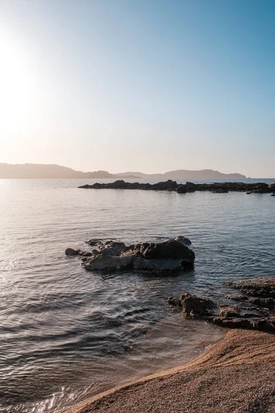 Plage Arinella lähellä Lumio Korsikalla — kuvapankkivalokuva