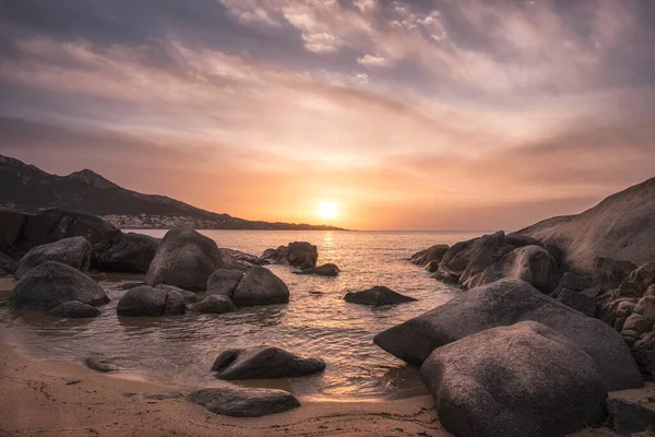 Sun Setting Rocky Coastline Sandy Beach Village Algajola Balagne Region — Stock Photo, Image