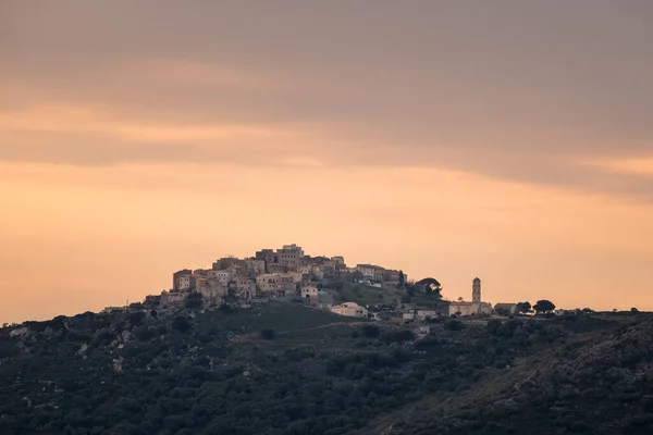 Dusk Faller Över Den Antika Bergsbyn Sant Antonino Balagne Regionen — Stockfoto