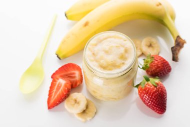 muz çilek ev yapımı bebek maması cam kavanozda