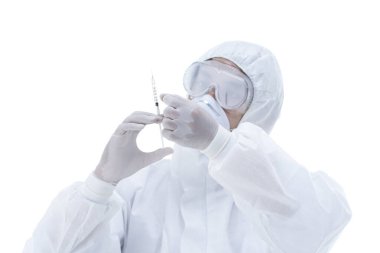 Koruyucu giysiler içindeki doktor virüs aşısı, salgın hastalık, aşı konsepti, alanın derinliği...